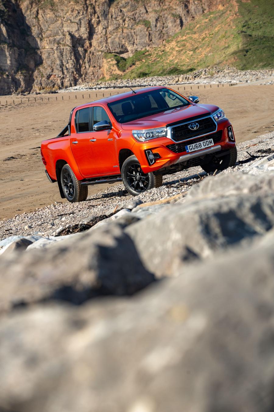  Toyota Hilux Invincible X Double Cab 2018 года  (UK) (фото 38 из 40)